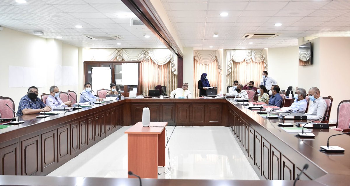 mvpeoplesmajlis's tweet photo. ރައްޔިތުންގެ މަޖިލީހުގެ ރައީސް، ރައީސް މުޙައްމަދު ނަޝީދަށް ދެމ��ން ގެންދާ ސަލާމަތާއި ރައްކާތެރިކަން ބްރީޗްވިގޮތުގެ އިންކުއަރީއާ ގުޅޭގޮތުން ރައްޔިތުންގެ މަޖިލީހުގެ ސަލާމަތީ ޚިދުމަތްތަކާބެހޭ ކޮމިޓީން މަޝްވަރާކުރުން https://t.co/XgIOfl39wi