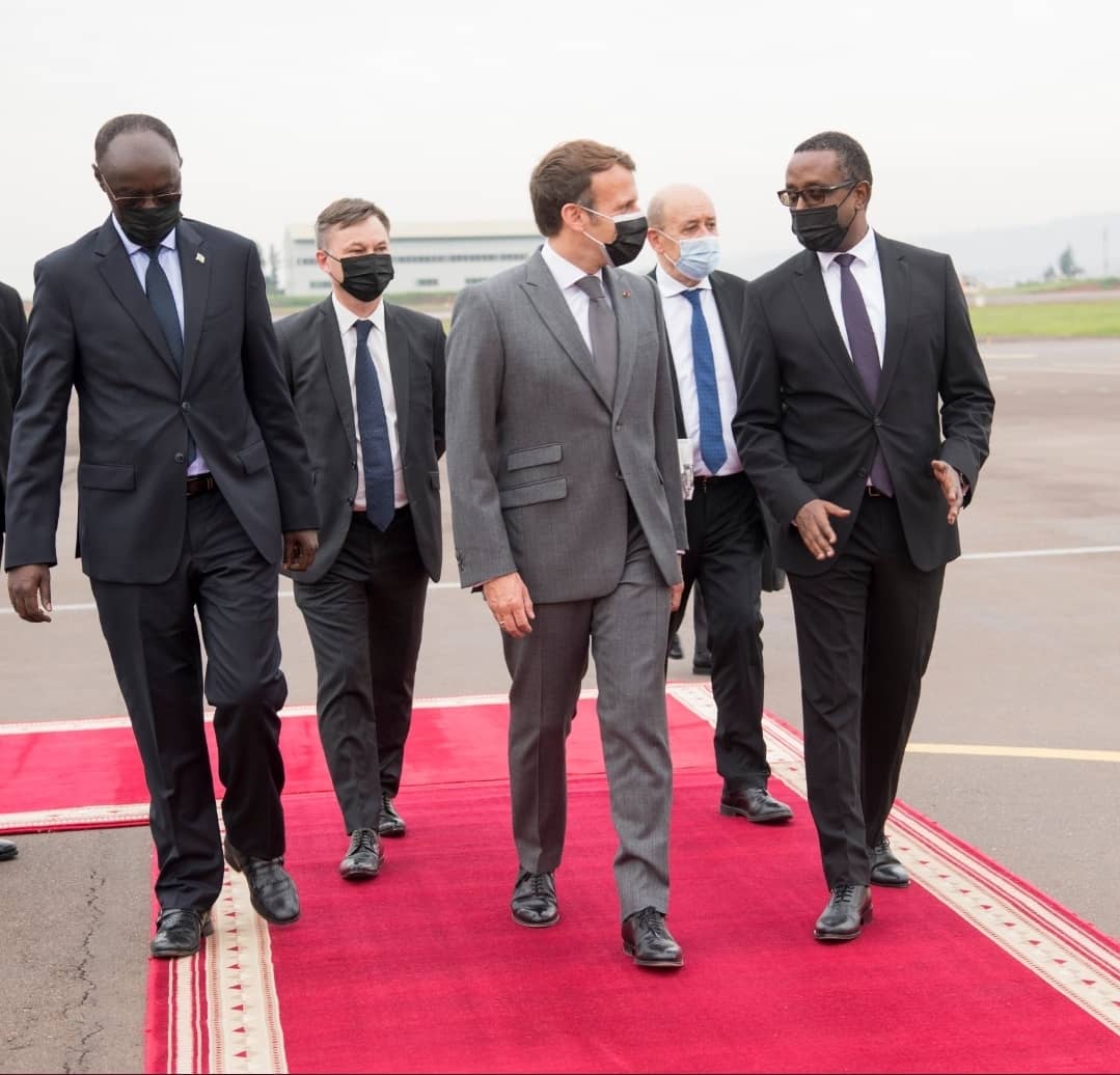 gclaver2004's tweet photo. 1/2.#Positiverelations:More importantly for Rwanda&France through visits among the heads of states,it is proof that facts&truth cannot be kept under cover for very long, a false narrative,lacking a factual base,will not hold,&dignity cannot be denied. https://t.co/0W2poaWSyK