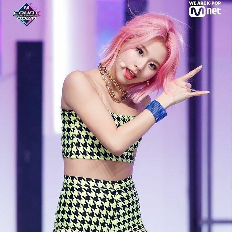 iconickpopfits's tweet photo. 321 . TWICE Chaeyoung - Fancy Era : https://t.co/7LOwTocXus