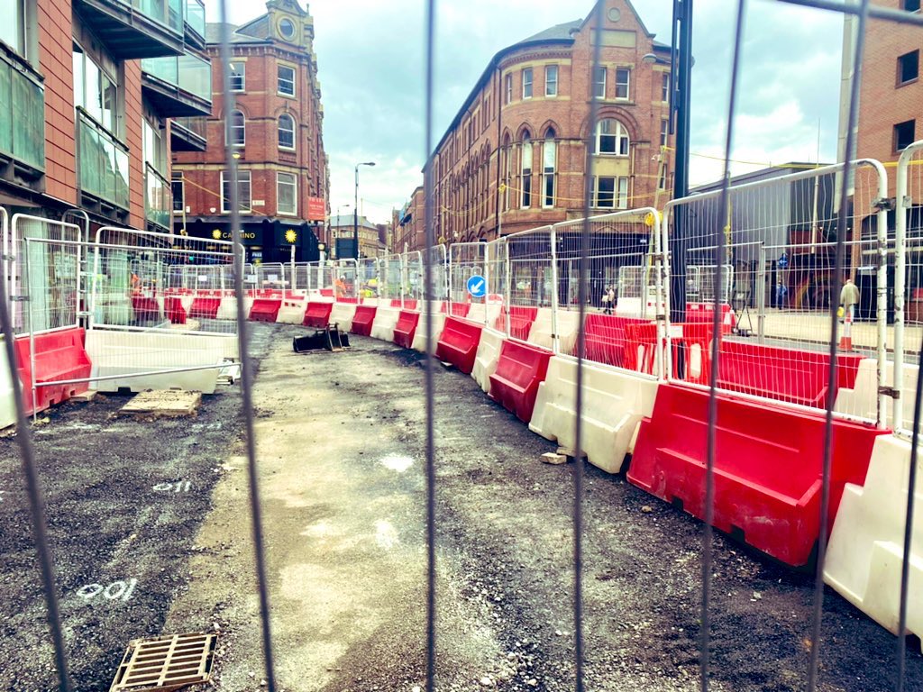 🚨If you've ventured into #Leeds city centre lately, you will have unquestionably come across a set of #Roadworks.

- So what’s going and why? 

- How is it impacting you, business, key workers and the local community? 

🎧 bbc.in/3uoEerV || <a href="/BBCLeeds/">BBC Leeds</a>.