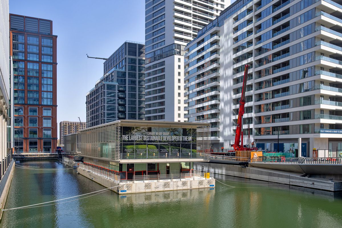 Wood_Wharf's tweet photo. Last month #CanaryWharf's newest structures sailed into @Wood_Wharf Designed by @Glenn_Howells architects, one of these will be home to a remarkable floating venue from #TheLondonProject with an in-house gin distillery, opening later this year. https://t.co/bZtOodplfy https://t.co/RdgOSDHSqB