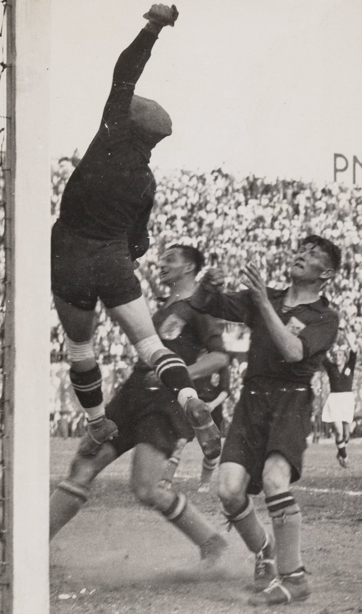 struisvanhuis's tweet photo. Op deze dag in 1934 scoort Roodbroek #kicksmit de allereerste #Oranje-goal op een #WK-eindronde. Uit uw hoofd: wie scoorde de laatste? https://t.co/d3GGBIlQbW