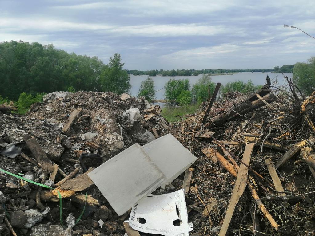 Посетили нелегальную свалку в Советском р-не #Самара.Площадь нелегального объекта 7 га,расположение прямо на берегу реки.Берем ситуацию на контроль.Будем добиваться или ликвидации за счёт бюджетов или включения в реестр свалок площадью более 1га в рамках НП "Экология"