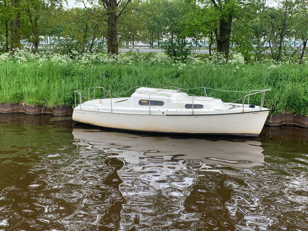 Woensdag 26 mei hebben we bij kilometer 13,5 op het Winschoterdiep dit polyester bootje meegenomen die hier was achtergelaten.
Heeft iemand info over dit bootje met de naam  “boeiend”? 
<a href="/provgroningen/">Provincie Groningen</a> @MeldkamerNN
