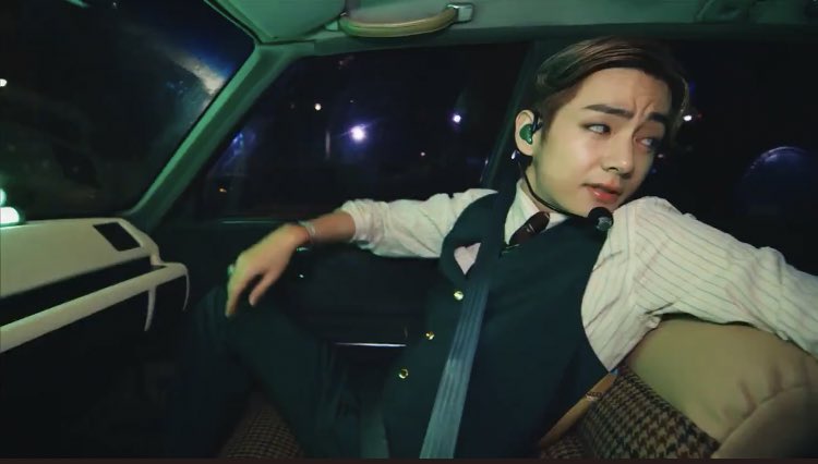 beam48274124's tweet photo. ถึงพี่เตนะคะ
สีม่วงที่พี่เตบอก 💜ชื่อจองกุก
ส่วนสีเขียว💚ในเพลงDynamitnที่พี่บอกเขาใส่หูสีเขียวกับไมค์สีเขียว 
💚ชื่อVหรือแทฮยองค่ะ เขามี2ชื่อ @Tawan_V 

#LiveAtLunchSS2xTay https://t.co/nppHs1QXOe