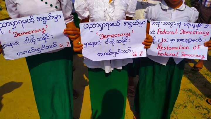 Marching Anti-coup Strike in Myothit Chaung village,Botalin Town including students and civilians.
#StopInternetRestrictions
#WhatsHappeningInMyanmar
#May27Coup