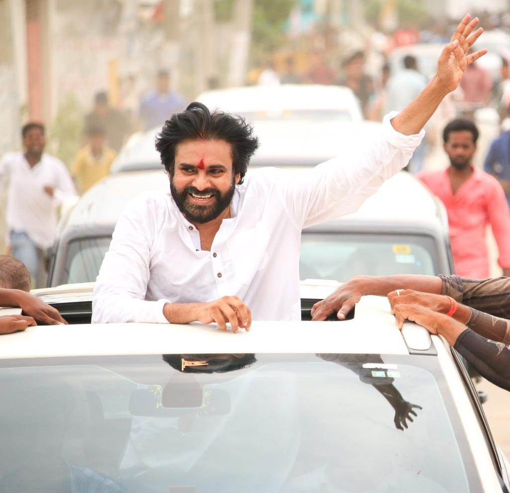 Mani_Naidu_PK's tweet photo. • ఎన్నికల్లో ఓడాడు ఏమే,ఆయన వ్యక్తిత్వానికి,ఆయన స్థాయికి ఎన్నడూ ఓటమి అనేదే లేదు!!
• ఆయన వేరు ఆయన గమ్యం వేరు!!
• ఆయన వేరు ఆయన నిజాయితి వేరు!!
• ఆయన వేరు ఆయన మంచితనం వేరు!!
• ఆయన వేరు ఆయన దయాగుణం వేరు!!
@PawanKalyan❤️🙏

@ganeshbandla @AlwaysRamCharan https://t.co/giqcD6tWq0
