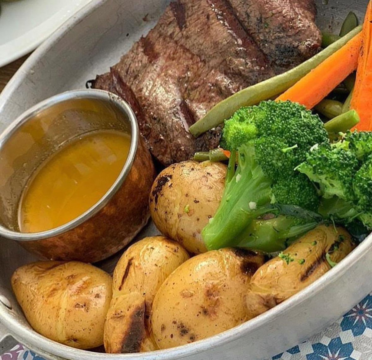 kumala_Online's tweet photo. Não sabes onde comer na cidade de Maputo?

@weeatmaputo tem as melhores dicas para si 😇

#aliadasnãoadversárias #kumalaonline #mozfood #foodisbae #comida https://t.co/7Mmu9MYBIR