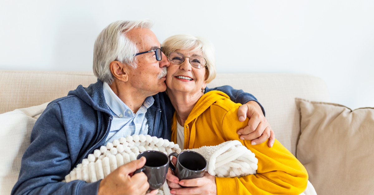 #ADVIESBLOG THUIS IN EIGEN HUIS?
U stapt in bed in uw vertrouwde slaapkamer. ’s Morgens wordt u wakker uit een hele diepe slaap, u doet uw ogen open en (even) heeft u geen flauw idee, waar u bent... Lees nu deze rake adviesblog😍bit.ly/3vrHvYU <a href="/dvankeulen1/">Het Verhalenrijk</a>