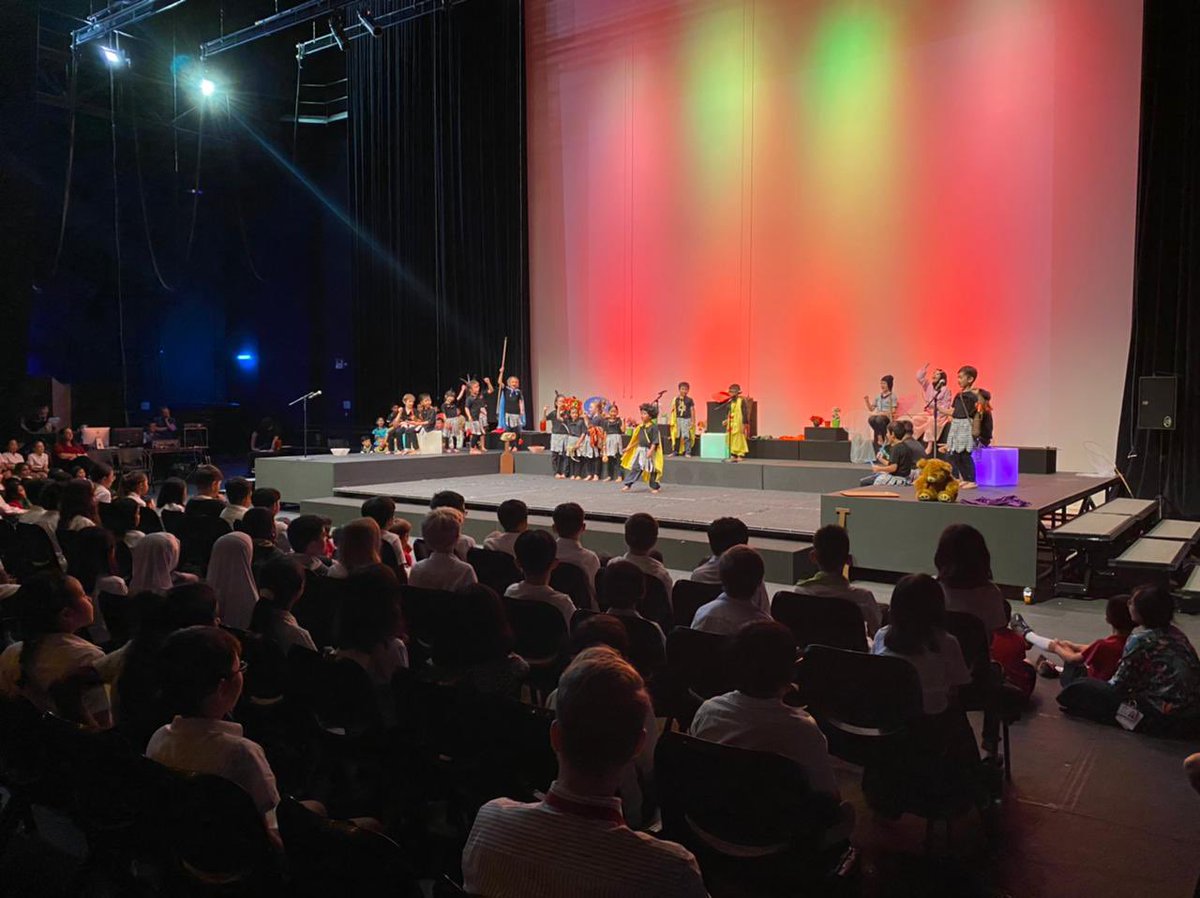 Year 3 have smashed their dress rehearsal of ‘The Story Thief’ this afternoon and are now half way through their opening performance to parents! An amazing performance that explores traditional Folk Tales from Africa, China, Brunei and New Zealand! #jisdrama #jisperformance