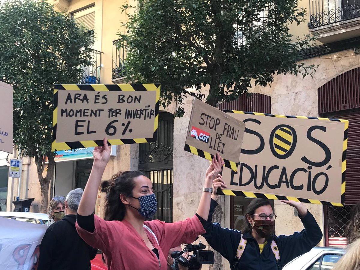 Deixadeserilla's tweet photo. #CONCENTRACIÓ Serveis Territorials #Tarragona
#VagaEducació27M 
#CapInterinaAlCarrer 
#ForaDecretDePlantilles https://t.co/2FqZxQxXUm