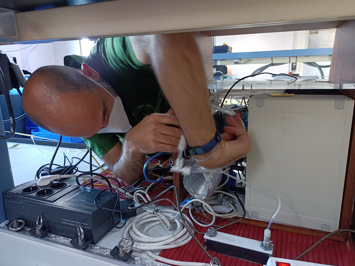 BocatsC's tweet photo. Montamos pocoa poco los laboratorios. Esto va cogiendo forma! https://t.co/POpE4FanLK
