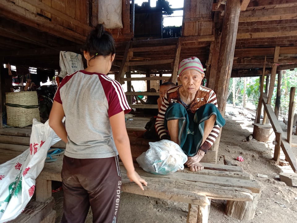 karenwomenorg's tweet photo. KWO would like to express our most sincere gratitude for the donations received to support IDPs in our community. We prepared 1000 packs of nutritional food for the elderly, as well as milk, sugar, yellow bean, hydration salts, bread and milo to distribute in MuTraw district. https://t.co/RitQuyqCPd