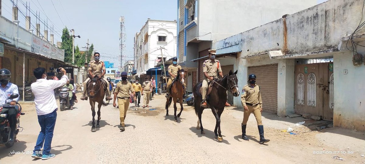 MalkajgiriCop's tweet photo. In view of #LockdownInTelangana, @BalapurPS Police conducted #Covid awareness by #FootMarch with  #MountedHorses at #ShaheenNagar and #Errakunta areas.
#lockdown2021 
#CooperateWithYourPolice
#StayHome #StaySafe  
#DefeatCorona 
#United2fightCorona 

@TelanganaDGP @TelanganaCOPs https://t.co/7pNHv0GmTI