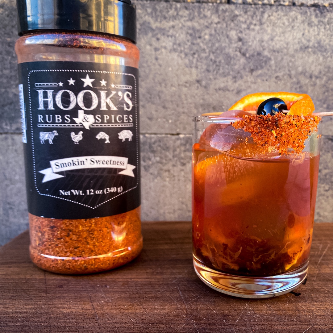 HooksSpiceRubs's tweet photo. Old Fashioned Roots w/Smokin Sweetness 4 #HooksRubThirstyThursday 🥃
We mended the traditional old fashioned w/ a root beer toned whiskey.
Recipe coming soon to https://t.co/htjrRdM8Pn 📲💻
#wesmokemeat #matt712 #HooksRub #smokinsweetness #ThirstyThursday #mixologoy #whiskey https://t.co/ONigbb647F