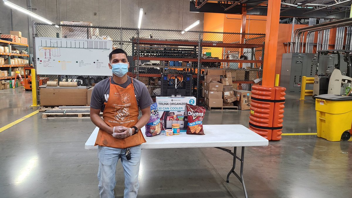 Nataly_Thd5087's tweet photo. Whoever said you can't have fun at work was WRONG!! Just ask our Key 2 #BucketPong winners Leobardo & Jane from #Ontario5642 Showing off their skills and winning some Awesome Goodies! π€π€ #Key2Events https://t.co/MkTrdyS9Wc