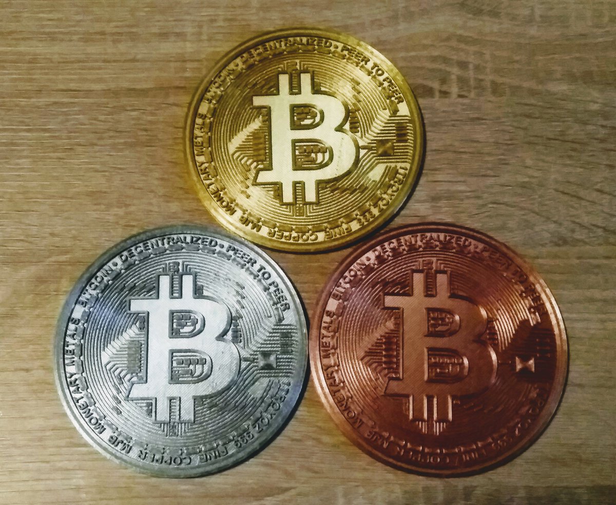 3dbecks199's tweet photo. Its #bitcoins Day 😀 #3Dprinting on @snapmaker with @AzureFilm3D SILK Filament #Binance #DIY #model #Coinbase #Makerbasic #bitcoin https://t.co/ITooQzXbJA