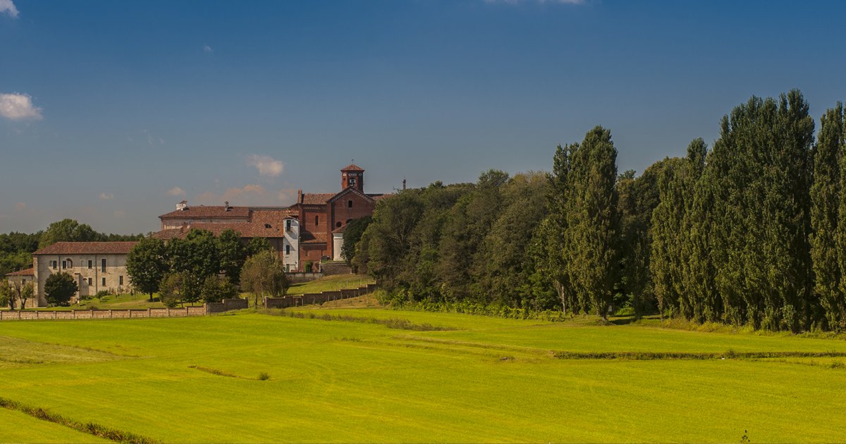 inLOMBARDIA's tweet photo. Oggi il #GiroDItalia arriva in Lombardia! I campioni costeggiano il Lago di Garda e giungono nell’Oltrepò Pavese, toccando Broni e arrivando a Stradella. Domani si riparte da Abbiategrasso! Siete pronti per seguirli?
https://t.co/CBdjEfWJQV
#inLombardia #Giro https://t.co/hGHba9VpyT