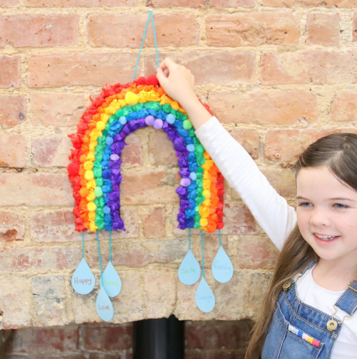 Brighten up your weekend with a rainbow collage! 🌈

This rainbow design is perfect for hanging in your window or displaying in your home.

Click here for the full project by <a href="/LButtondiaries/">LittleButtonDiaries</a>: bit.ly/3fFFvFR

#Hobbycraft #KidsCraftClub #KidsCraftIdeas #HalfTerm