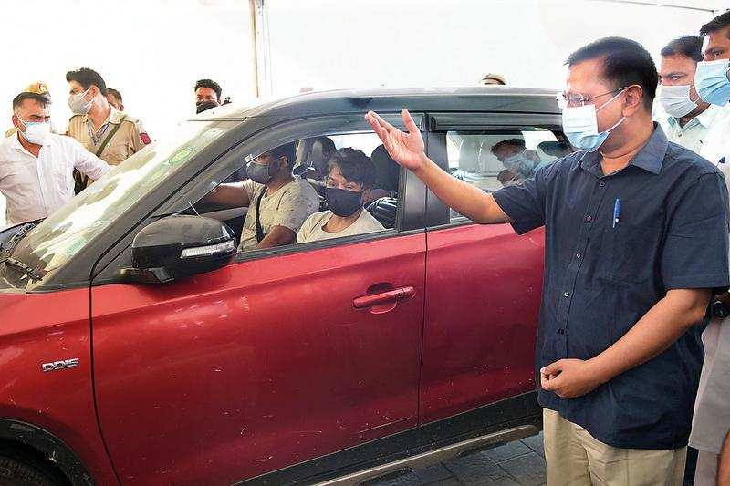 timesofindia's tweet photo. If Pakistan declares war, will states buy own tanks?: Delhi CM Arvind Kejriwal https://t.co/HkcZWmZBFx https://t.co/O1VZCEV0sC