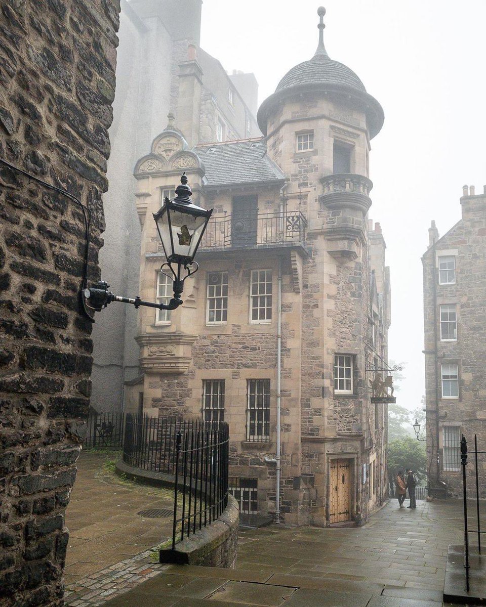 El museo de los escritores en la niebla de Edimburgo, Escocia.