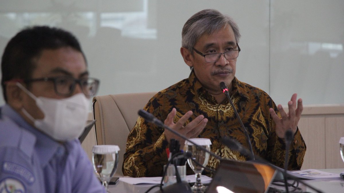 bppsdm_kp's tweet photo. Menurut Ka.#BRSDM @sjariefwidjaja pakan ikan merupakan salah satu faktor produksi yg berkontribusi 60-70% dari biaya produksi.Salah satu potensi adalah pakan ikan mandiri berbahan baku lokal.Saat ini pemerintah mendorong kemandirian pakan ikan dgn Gerakan Pakan Ikan Mandiri(27/5) https://t.co/TyLPKSgELu