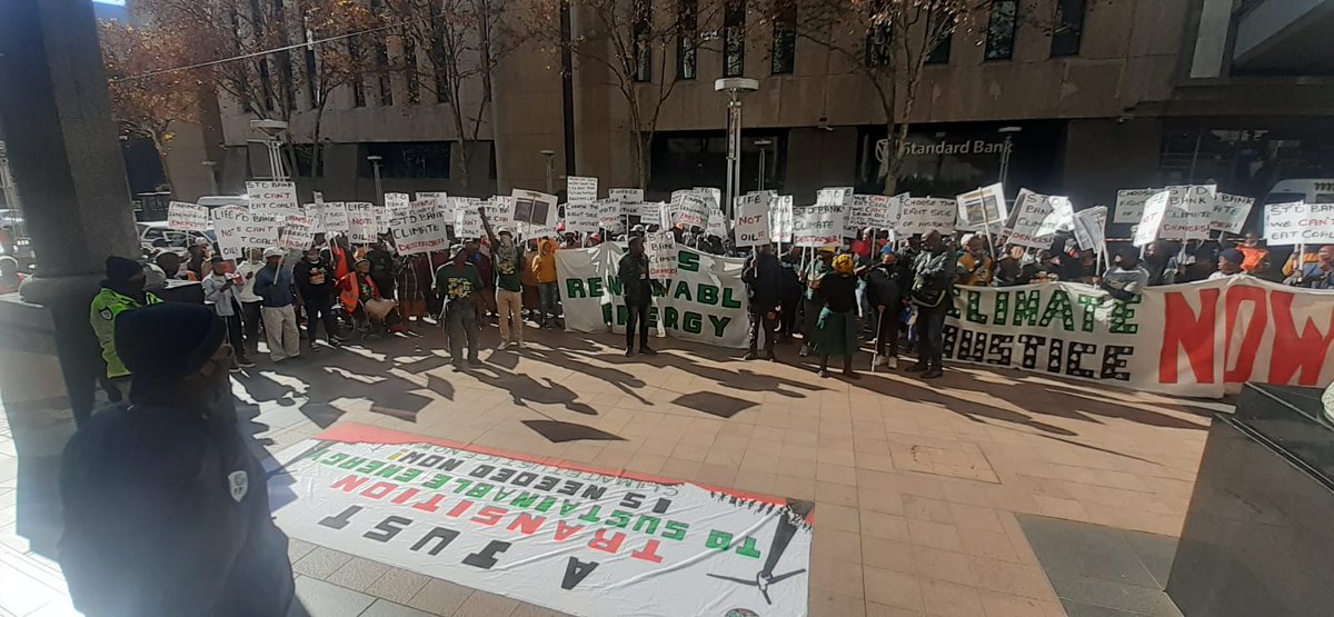 Earthlife_JHB's tweet photo. @Earthlife_JHB - outside @StandardBankZA's HQ in Jhb >> To spotlight its continued financing of fossil fuel projects which contribute to our climate crisis &amp; negatively impact people's lives. #AfricansRising #justtransition @350Africa
@TheRiseUpMovem1
@StopEACOP
@LifeAfterCoal https://t.co/0AOSh7YowW