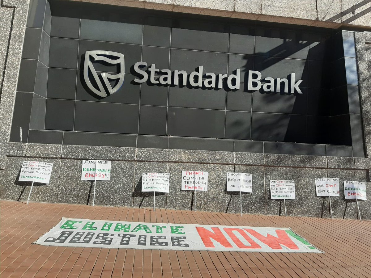 Earthlife_JHB's tweet photo. @Earthlife_JHB - outside @StandardBankZA's HQ in Jhb >> To spotlight its continued financing of fossil fuel projects which contribute to our climate crisis &amp; negatively impact people's lives. #AfricansRising #justtransition @350Africa
@TheRiseUpMovem1
@StopEACOP
@LifeAfterCoal https://t.co/0AOSh7YowW
