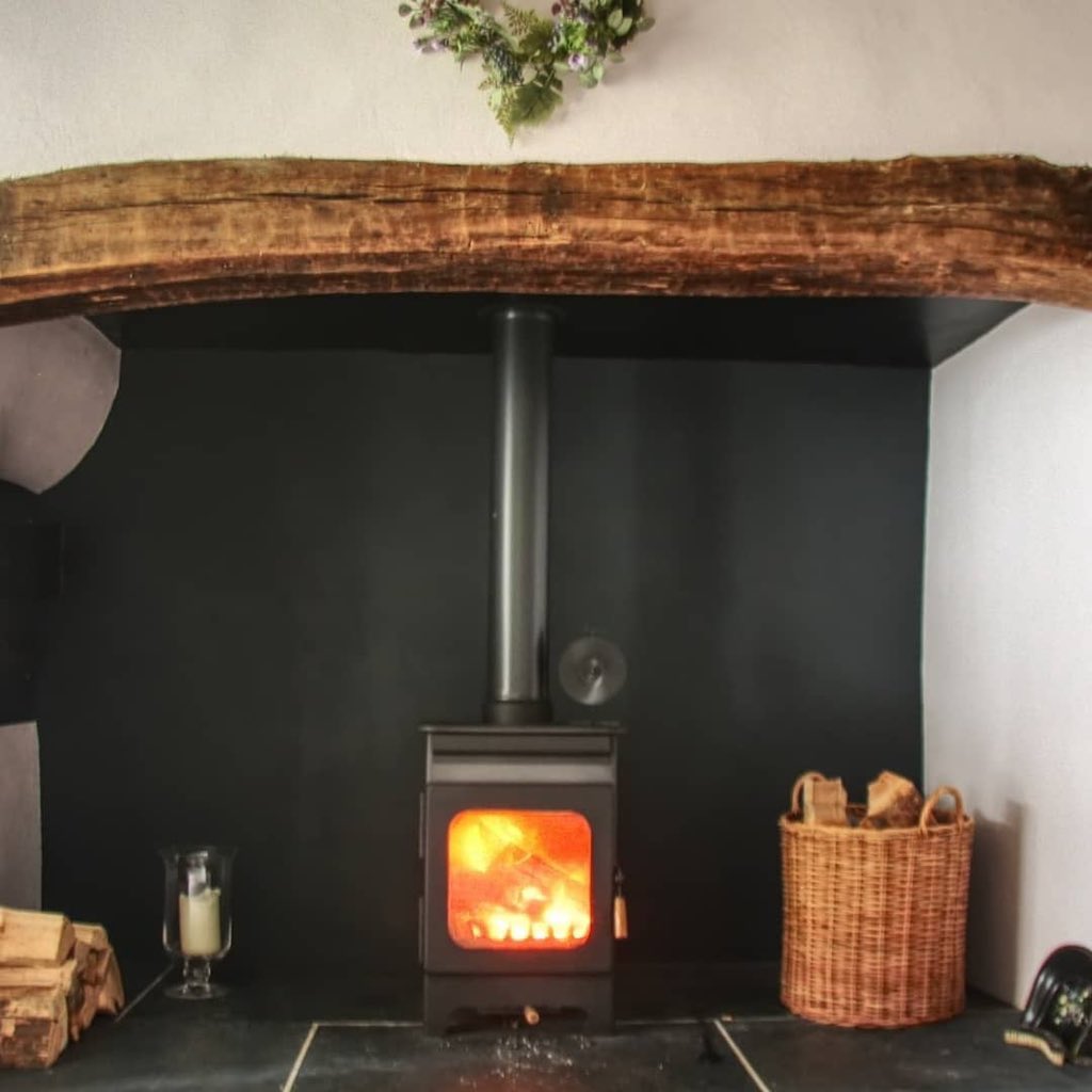 CwellynD's tweet photo. How incredibly cosy does this look 😍 the gorgeous Cefn Isa Farmhouse is just full of cosy little corners for you and your family to enjoy. 

Enter today and not only could you win this gorgeous home but you’ll also be helping the incredible @childrensociety raise money 😍 https://t.co/VCLwijoXgF