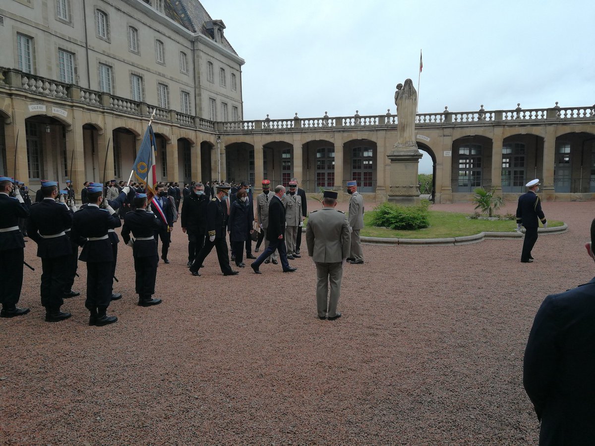 Prefet71's tweet photo. .@jmblanquer, Ministre de l’Éducation nationale, de la Jeunesse et des Sports et @florence_parly, Ministre des Armées sont à Autun en @saoneetloire. https://t.co/XTyMOD3PA9