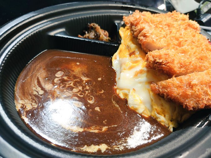 昨日できたお店のオムカツカレー。。 
