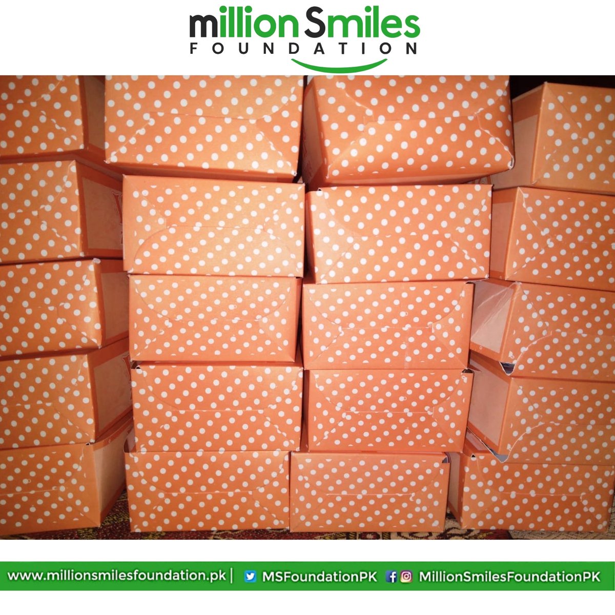 MSfoundationPK's tweet photo. Remaining Post Of Ration Distribution Drive across Pakistan by #MillionSmilesFoundation.

Our Ambassador from "Team BlackNinja", Ms. Nabila Mansha  distributed 70 aftari packs in #Faisalabad. 
Spreading #SmilesforHumanity across Pakistan.

#RamadanKareem #RationDrive https://t.co/4oCCUb4fg9
