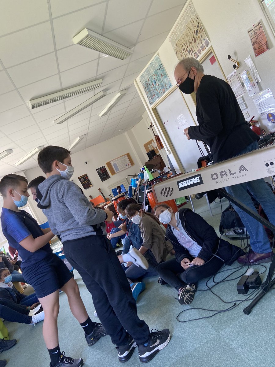 DragonDuCanal's tweet photo. #karlax #scrime #edmus on connecte les smartphones https://t.co/2tgepl8n00