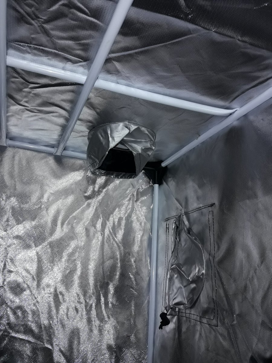 AdrycManellson's tweet photo. En este caso #Indoor, su #Sencillez qué en nada detrime su #Calidad, me proporciona comodidad, y la nueva #Reflectancia #Pet súper mejorada, augura buenos resultados.
Además son #Nacionales Verde Mundo, y aquí tenemos un Fuerte Compromiso con todo lo Nuestro.
Alegría pues.🧚‍♂️😎 https://t.co/mRRo9Ye5Wh