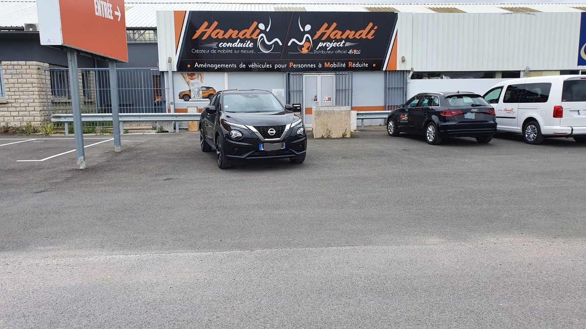 ConduiteHandi's tweet photo. Nissan Juke pour un hémiplégique droit, par #Handiconduite😎🤩
-Télécommande au volant Joy Control de #Lenoirhandiconcept👌
-Inversion de pédale accélérateur électronique de #Kivi 
Un ensemble complet pour l'autonomie de mobilité des personnes hémiplégiques💪💯 https://t.co/sHsqzQL1lk