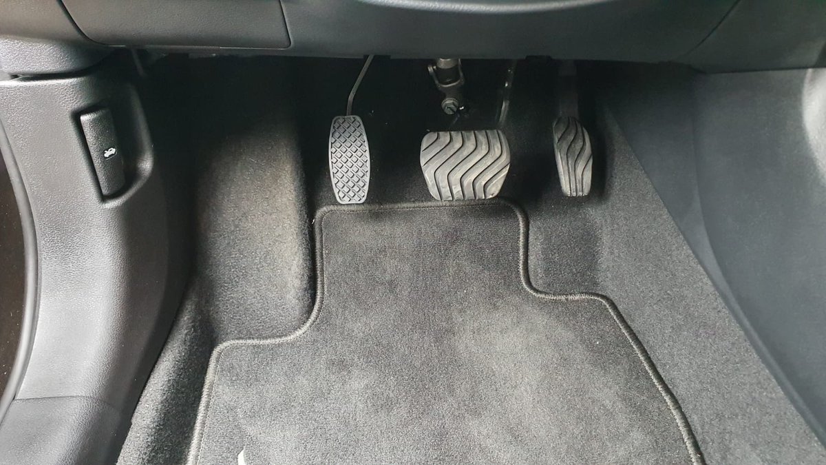 ConduiteHandi's tweet photo. Nissan Juke pour un hémiplégique droit, par #Handiconduite😎🤩
-Télécommande au volant Joy Control de #Lenoirhandiconcept👌
-Inversion de pédale accélérateur électronique de #Kivi 
Un ensemble complet pour l'autonomie de mobilité des personnes hémiplégiques💪💯 https://t.co/sHsqzQL1lk