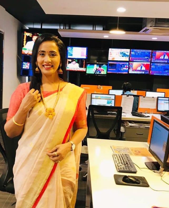 She is Kannada journalist Sri Lakshmi

She worked for news channel 'Tv 5'

It was forcing her to speak against PM Modi everyday, but she said NO & walked out

She says if she doesnt have job she would survive on 'temple prasad', but won't do injustice to India

Nation is with you