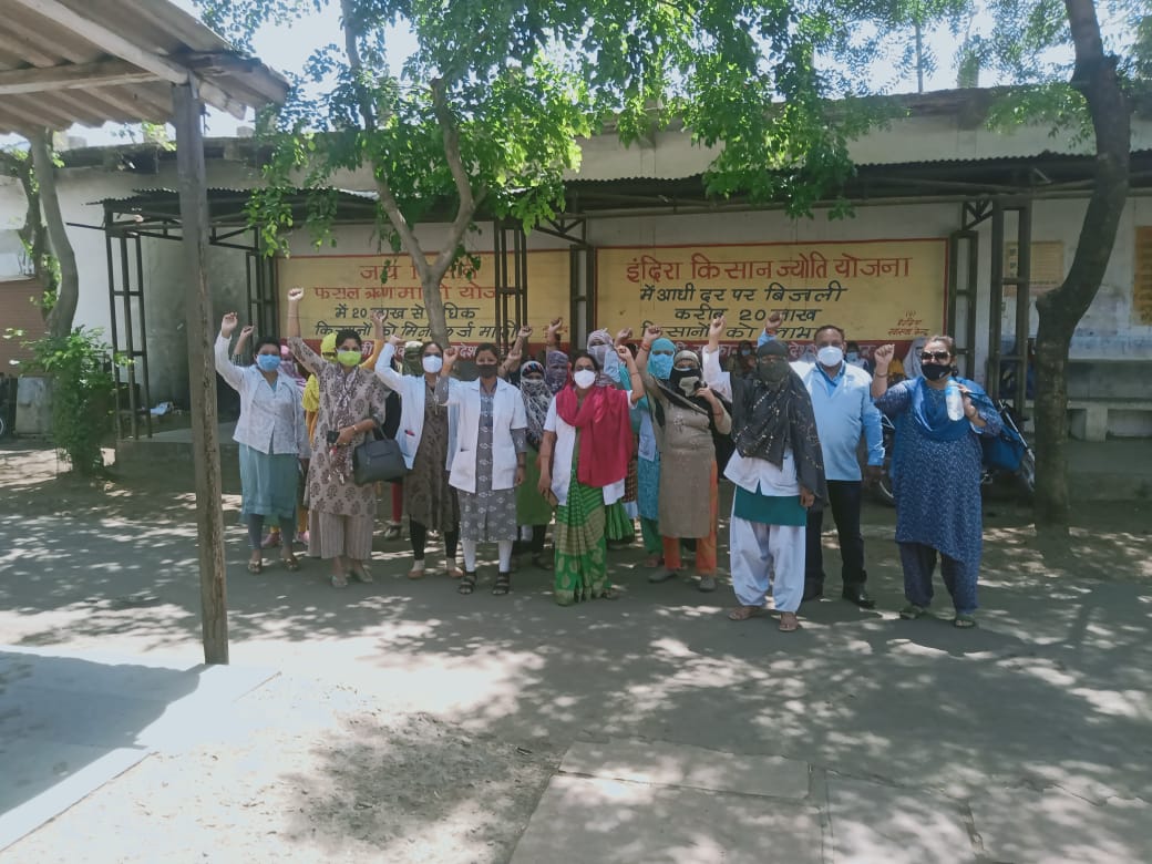 माननीय अब तो आप ही कि govt ओर आपके ही द्वारा बनाई गई 5जून2018को बनाई गई नीति है।इसे nhmके संविदा स्वाथ्य कर्मचारियो के लिए लागू करे।।
<a href="/ChouhanShivraj/">Shivraj Singh Chouhan</a> <a href="/OfficeOfKNath/">Kamal Nath</a> <a href="/KunalChoudhary_/">Kunal Choudhary</a> <a href="/jitupatwari/">Jitendra (Jitu) Patwari</a> <a href="/MPArunYadav/">Arun Subhashchandra Yadav</a> <a href="/DrPRChoudhary/">Dr. Prabhuram Choudhary</a>