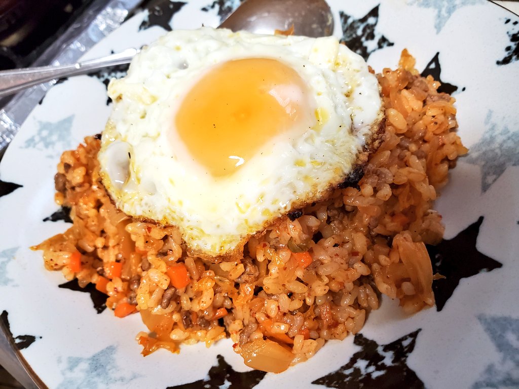今回はキムチポックンパ！朝からびっくりする量食べました。めっちゃ美味しかった。しかも簡単。これからご飯余ったらこれしよ～🤤
#大阪韓国文化院 #김치볶음밥 #キムチポックンパ #韓国料理キット #韓国料理