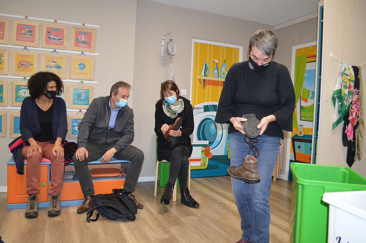 evodiavosges's tweet photo. Dans les #Vosges, le #recyclage des #textiles est en partie géré par #Evodia. Le centre de tri des textiles, situé au Girmont, traite chaque année 1600 tonnes collectées dans le département. Le parcours pédagogique L’Atelier à Retisser permet de découvrir son fonctionnement ! https://t.co/fjhdgPU47A