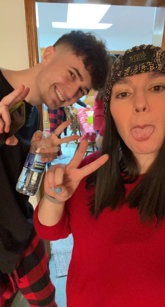 SARAHcha_33's tweet photo. Happy 23rd birthday Franklynn, @sighfrankie!! I literally have absolutely no idea what i’d do without you! Hope you have an amazing day, and hopefully I can get down to Texas soon to celebrate!! 🎉 

p.s. enjoy being 5 days older 😜 https://t.co/WC2H8oEjim