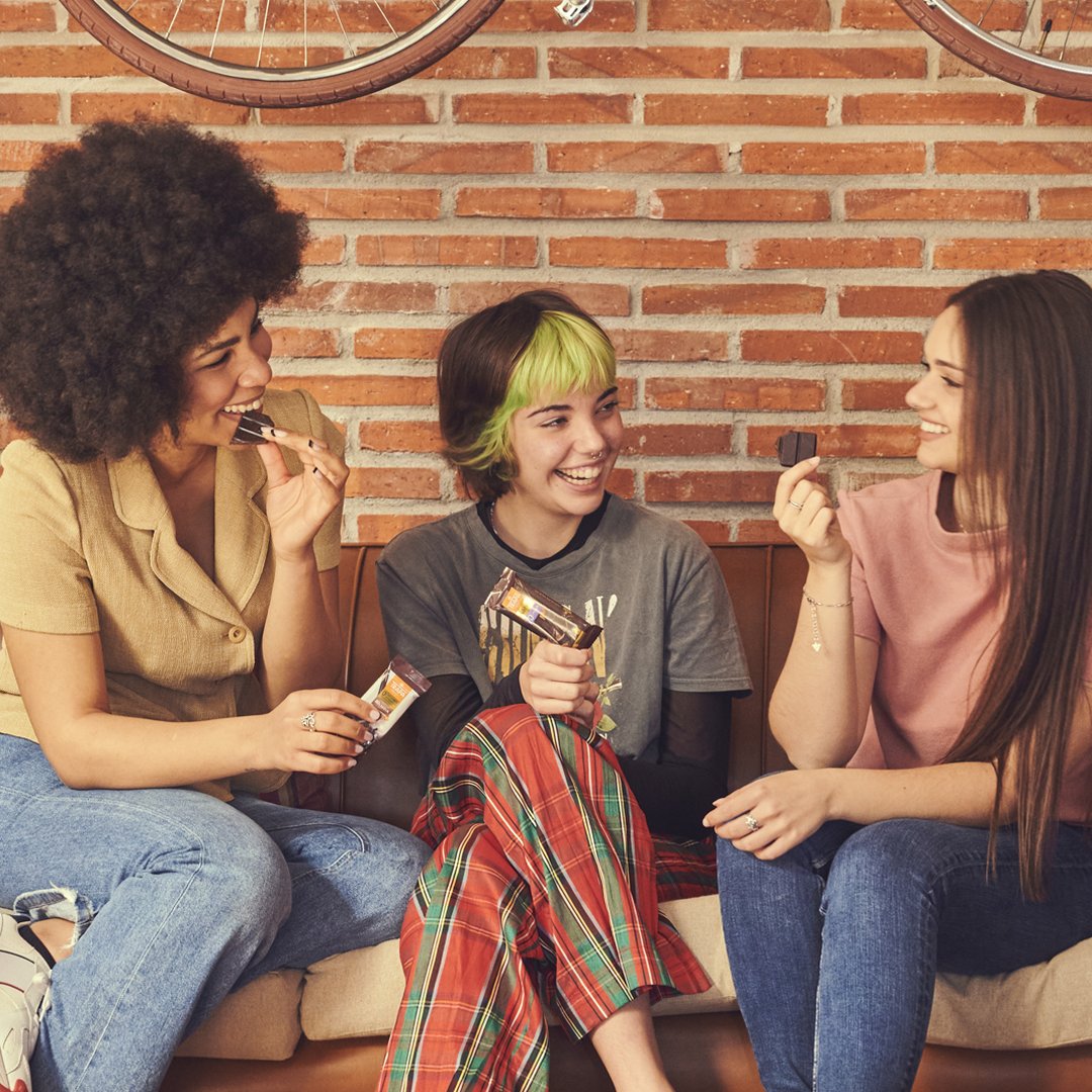 chocolatestrapa's tweet photo. Hoy es el día del celíaco y queremos que podáis disfrutar del auténtico sabor del chocolate sin preocuparos, por eso todos nuestros productos son #SinGluten 🧡
#ChocolatesTrapa #chocolatesingluten #diadelceliaco #celiacos #libredegluten #glutenfree #TrapaMini https://t.co/7TLkXOHix8