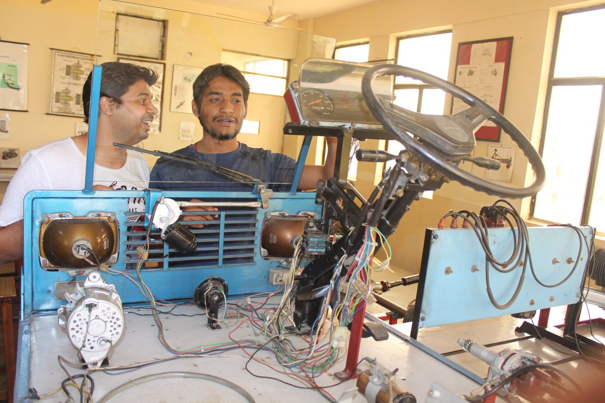 ipecgzb's tweet photo. #ipec #mechanicalengineering #labspace #laboratory #engineeringcollege #engineeringcollegestudent #engineeringcollegeindia #ghaziabad https://t.co/9rXLQYp3hI