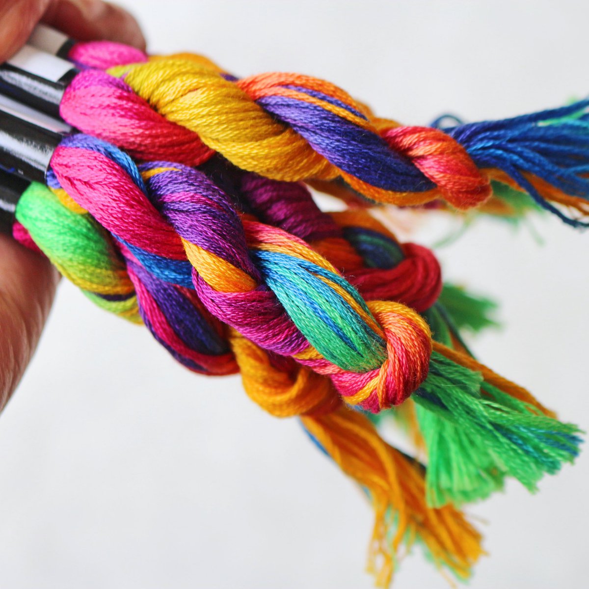 EmbroideryCart's tweet photo. New variegated rainbow thread added to the shop. ๐๐งต It is a beautiful hand overdyed stranded cotton embroidery thread from Threadworx. One skein has approx 20 yards of thread.๐
https://t.co/X0N3ereNfX
#variegated #embroiderythread #rainbowthread #embroideryfloss #crossstitch https://t.co/5Swa7ErNLK