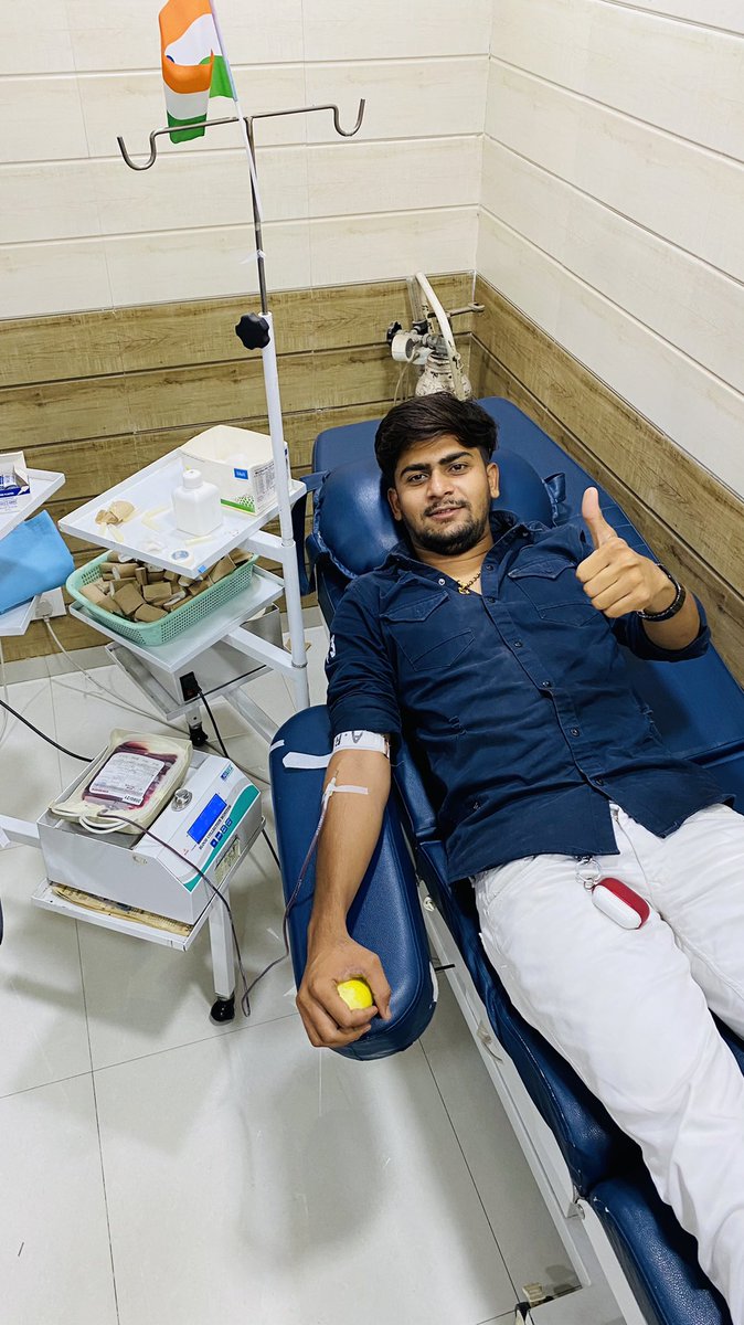 PrinceT29011026's tweet photo. #BloodDonation #savelife #FriendsReunion #SaluteToCoronaWarriors #COVID19 #Jharkhand https://t.co/Te02AFxHI6