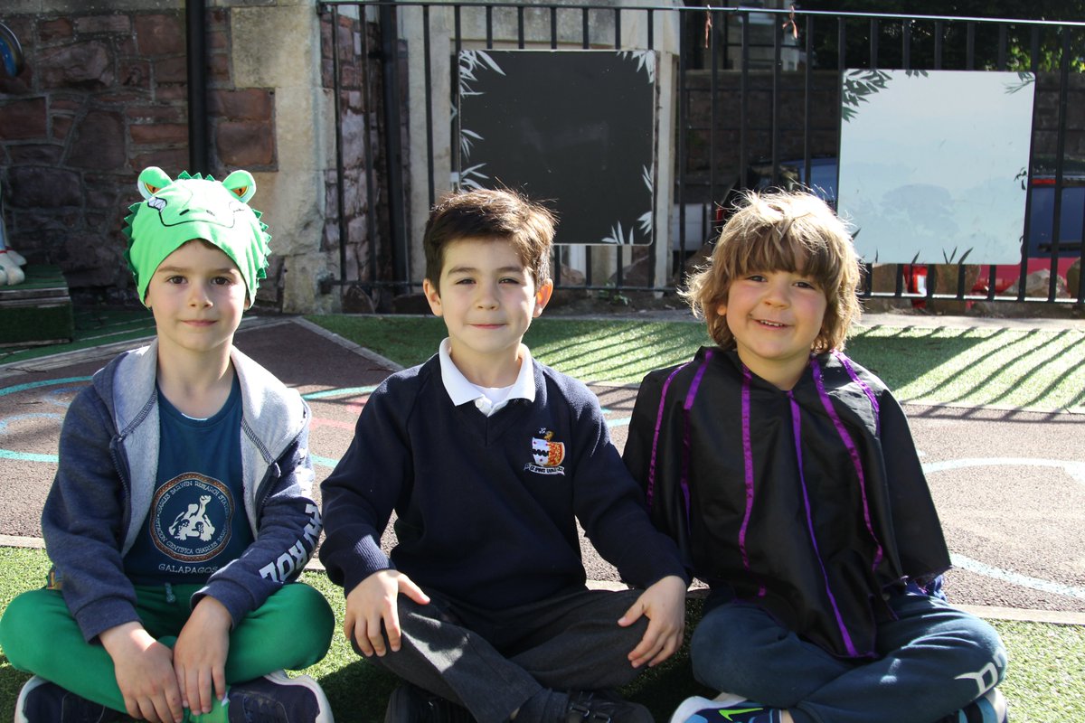 BGSBristol's tweet photo. There are lots of living things to be spotted in the Infant garden today, thanks to Reception's dress up day. Flowers, frogs, ladybirds, pigs, bees, butterflies, sharks... the list and their imaginations are endless.
#BGSInfants #Reception #EYFS #TopicDay https://t.co/dkAUNkfOmW
