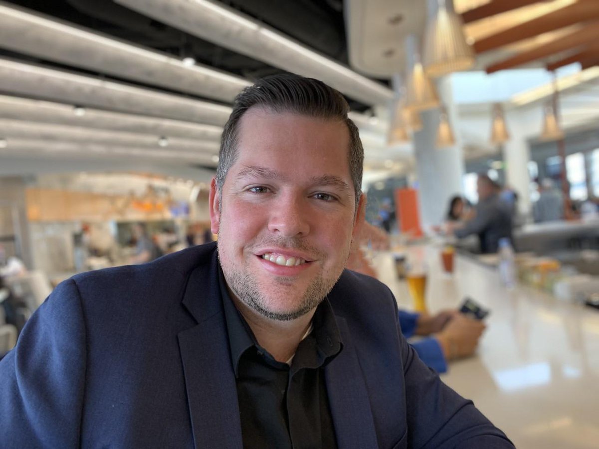 EMBAGlobalAsia's tweet photo. 𝐖𝐇𝐘 𝐄𝐌𝐁𝐀-𝐆𝐥𝐨𝐛𝐚𝐥 𝐀𝐬𝐢𝐚? Recent alumnus Brandon Hughes chose the #EMBA-GA programme for its international approach and being able to meet business professionals from other countries. Read more about his story here: https://t.co/CVh2HKu4n6 #embaga #globalEMBA https://t.co/UwbXMPJXud