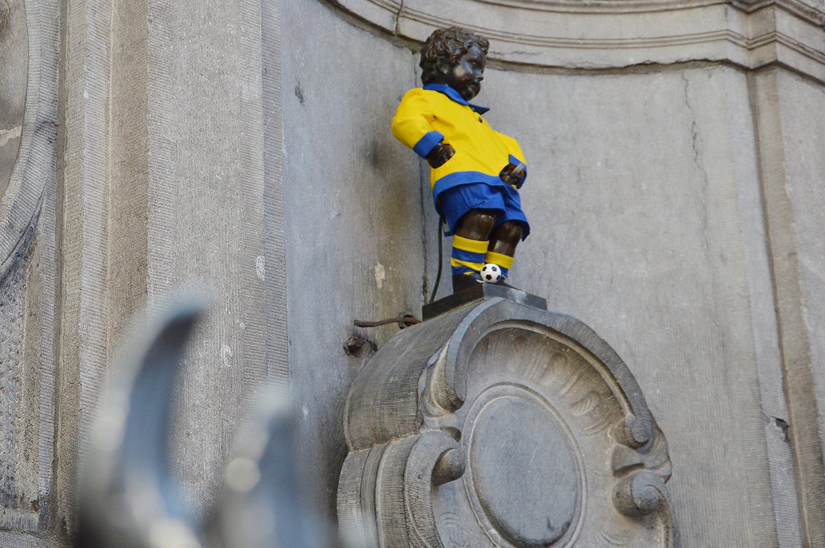 <a href="/rscanderlecht/">RSC Anderlecht</a> Proficiat, kleine broer! Mais tout le monde sait que Bruxelles est jaune et bleu depuis bientôt 124 ans... 🟨🟦
