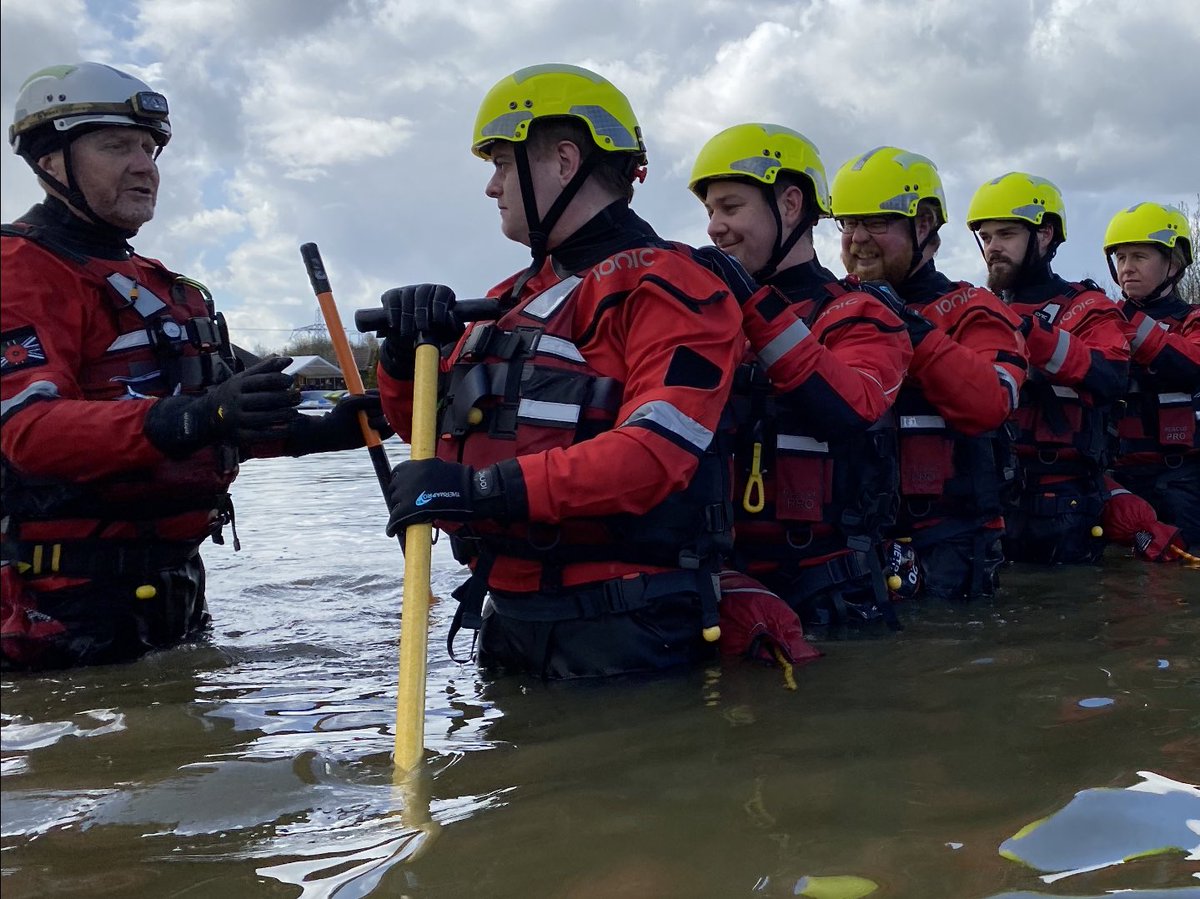yorkrescueboat's tweet photo. The next stage for them is an ‘in water’ session when we introduce them to moving water and some basic rescue scenarios.

It was also a good opportunity for our current flood team members to refresh their knowledge with some CPD. https://t.co/UF62uD0EDo