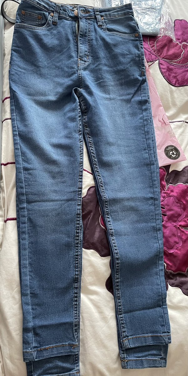 Hey <a href="/OfficialPLT_CS/">OfficialPLT_CS</a> I ordered exactly the same jeans from you just a few weeks apart of the lengths are completely different 😕
